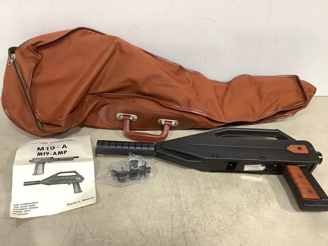 M-19-AMP BB Submachine Gun with Bag: M-19-AMP BB Submachine Gun with Bag