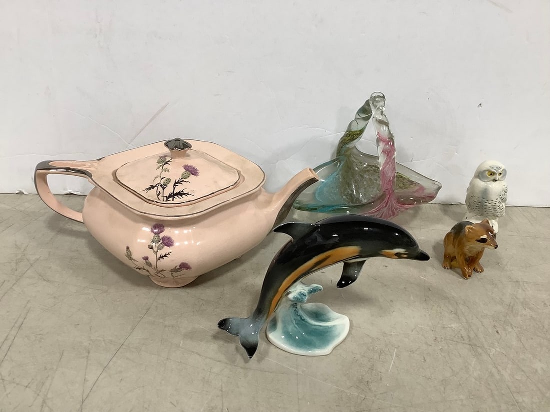 Murano Glass Basket, Goebel Figurines, and more (Tallest - 6.5in): Murano Glass Basket, Goebel Figurines, and more (Tallest - 6.5in)