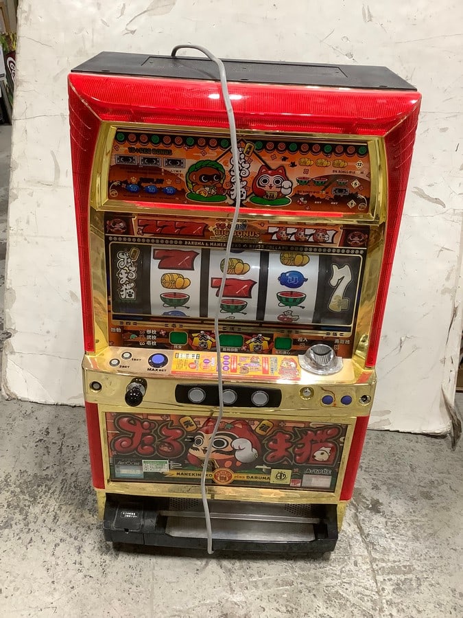 Daruma Slot Machine (32inx19inx14in): Daruma Slot Machine (32inx19inx14in)