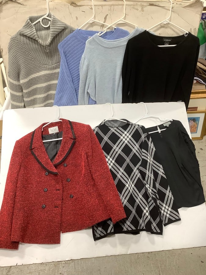 Women's clothnig(Joseph A, Liz Claiborne, etc.-various sizes): Women's clothnig(Joseph A, Liz Claiborne, etc.-various sizes)
