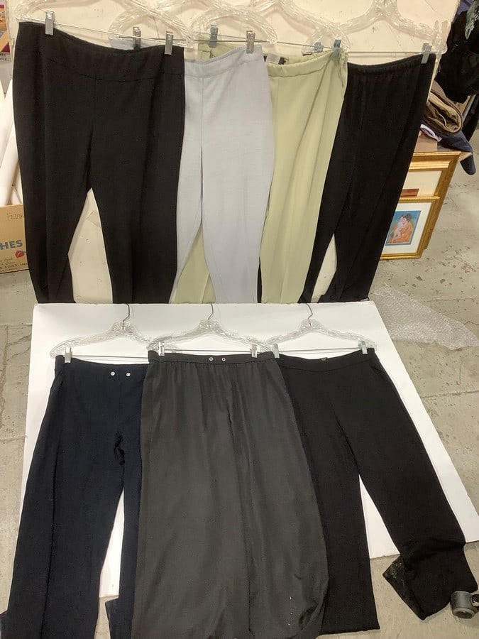 Women's pants(various sizes-Michael Kors, Dalia, Alfred Dunner,etc.): Women's pants(various sizes-Michael Kors, Dalia, Alfred Dunner,etc.)