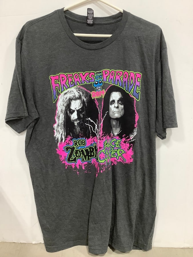 Freaks on Parade tshirt(XL): Freaks on Parade tshirt(XL)