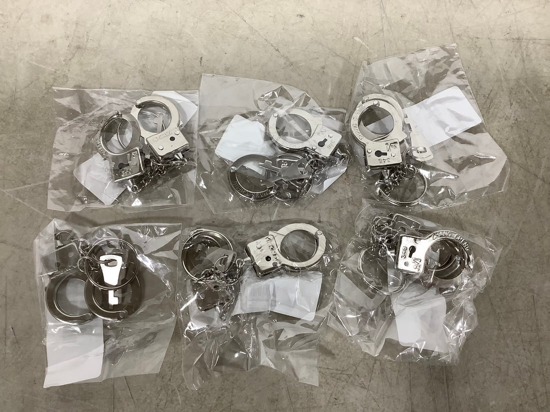 Mini handcuffs with keys: Mini handcuffs with keys