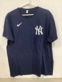 NY Yankees shirt(XL)