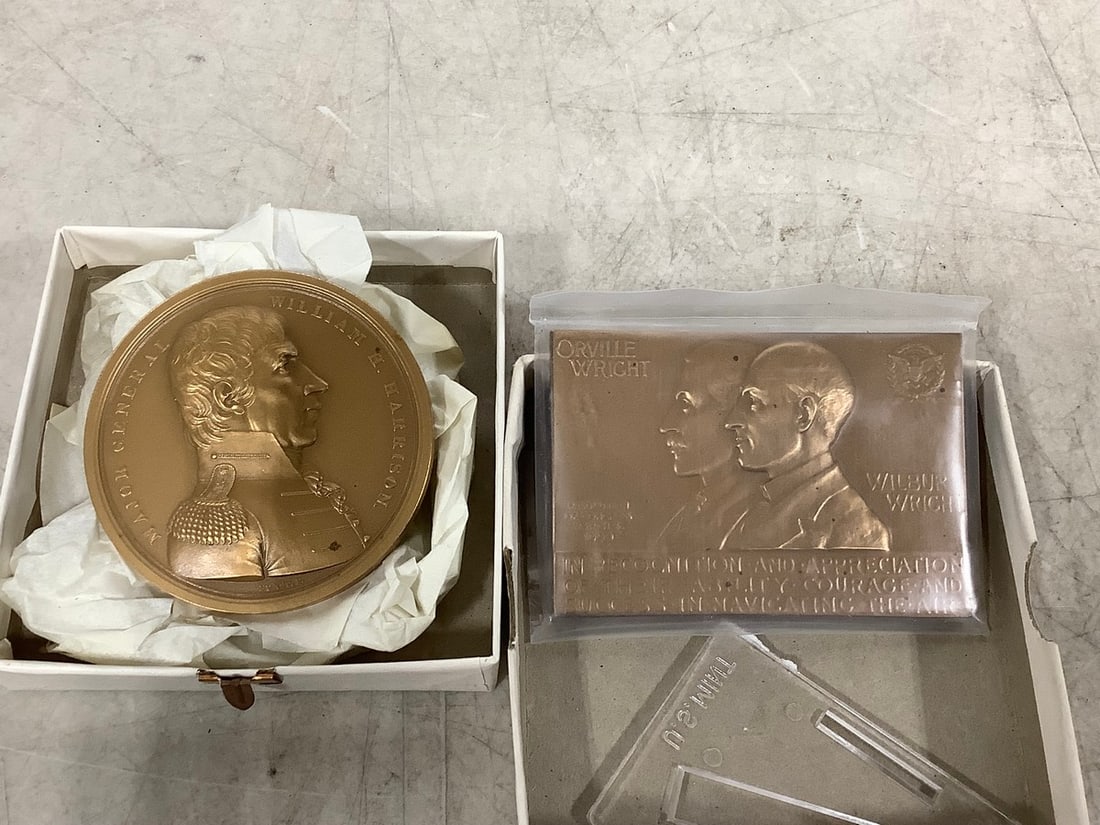 Large collectible coin and Orville Wright plaque: Large collectible coin and Orville Wright plaque