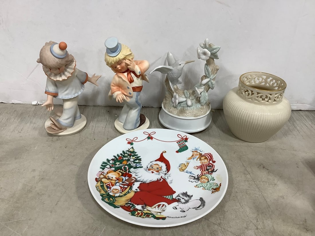 Lenox vase, Goebel statues, and more(tallest 7in.): Lenox vase, Goebel statues, and more(tallest 7in.)