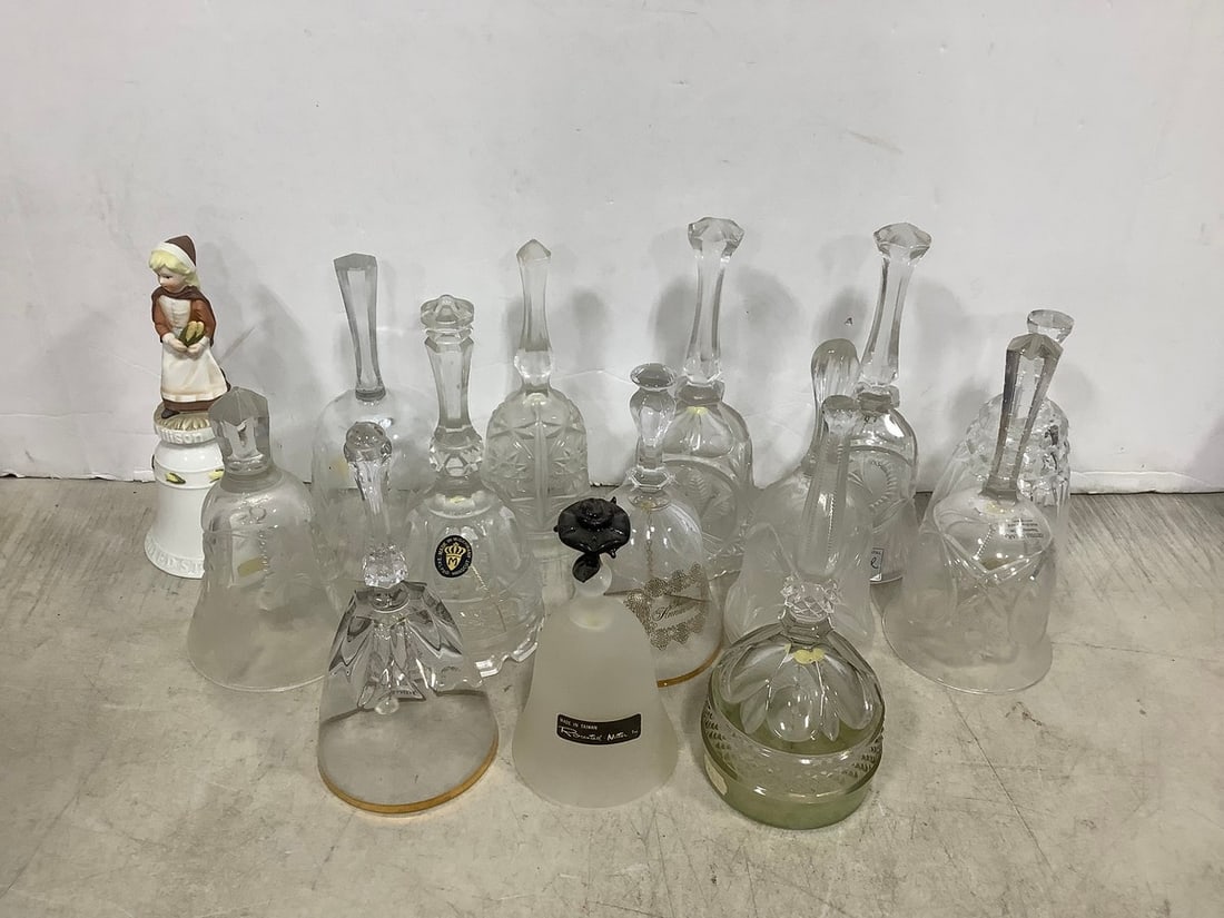 Large lot of Crystal bells(one bell chipped): Large lot of Crystal bells(one bell chipped)