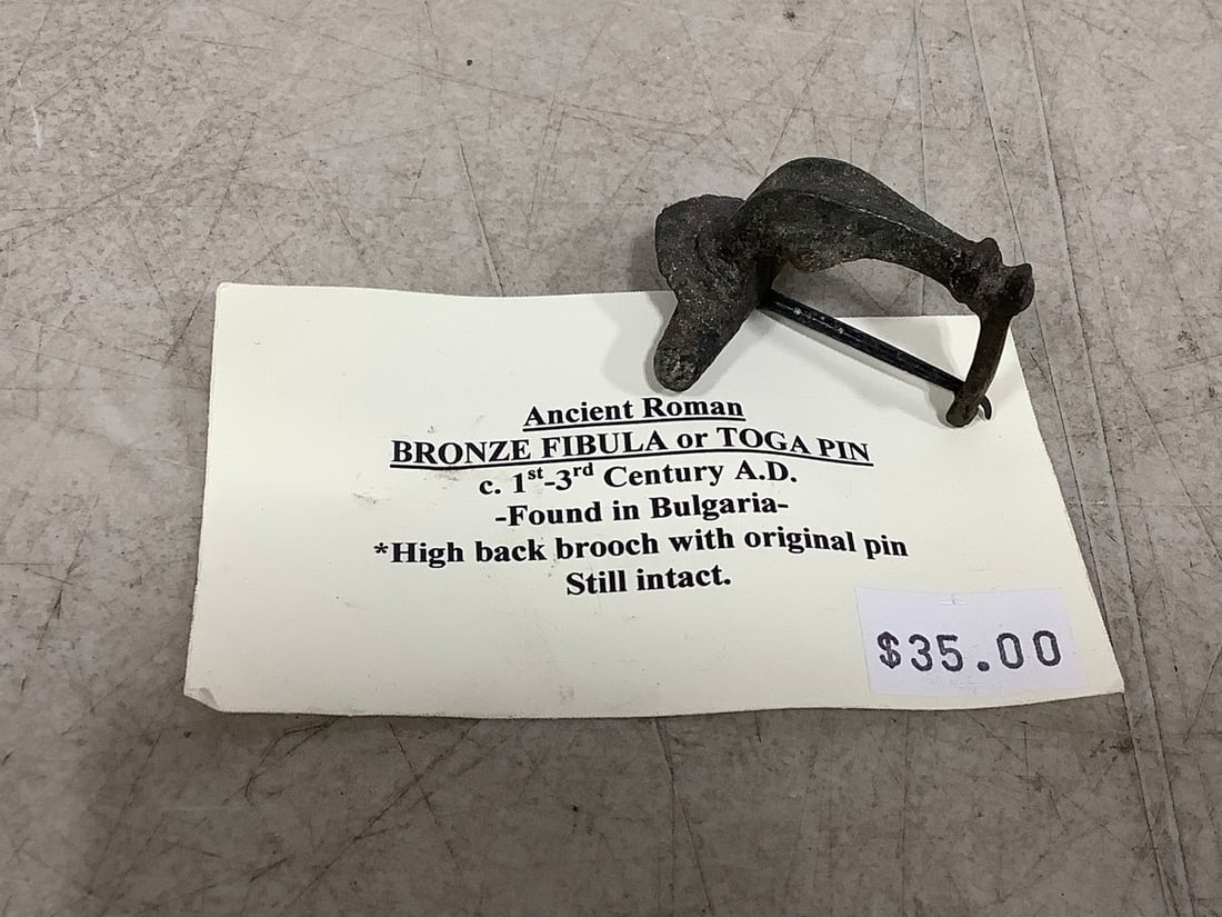 Ancient Roman bronze fibula or toga pin(1st-3rd century A.D.): Ancient Roman bronze fibula or toga pin(1st-3rd century A.D.)