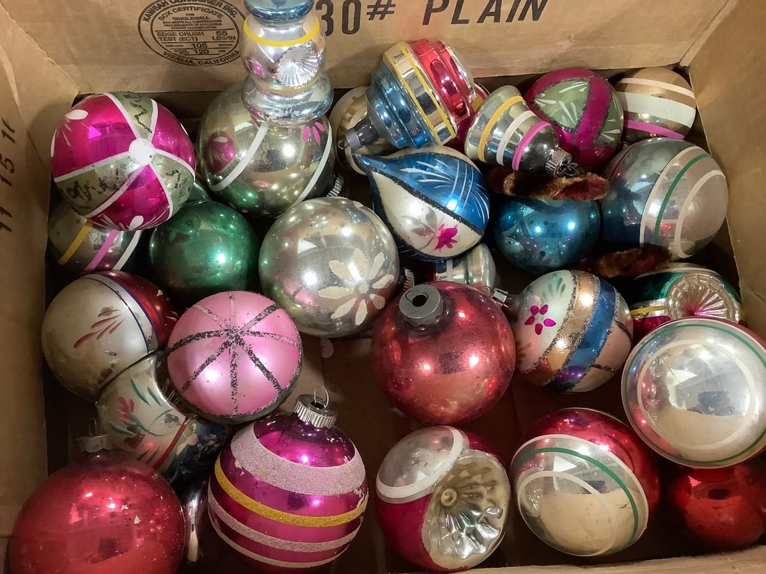 Vintage Christmas Ornaments: Vintage Christmas Ornaments