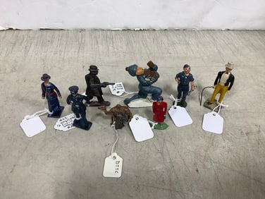 Vintage metal figurines(tallest 2.5in.)