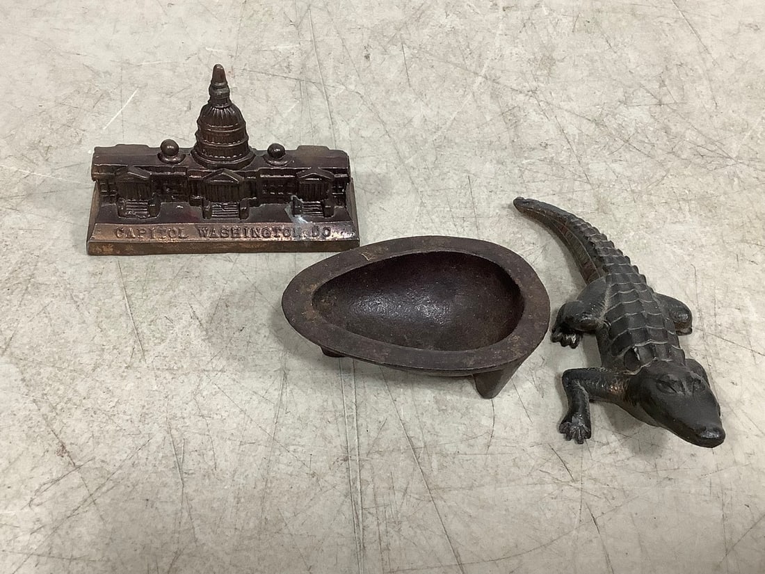 Cast iron decor(2.5in.tallest): Cast iron decor(2.5in.tallest)