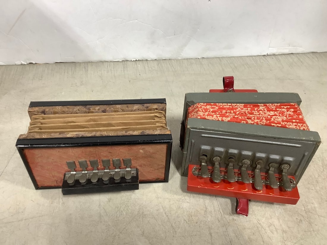 1930s Childrens Accordions: 1930s Childrens Accordions