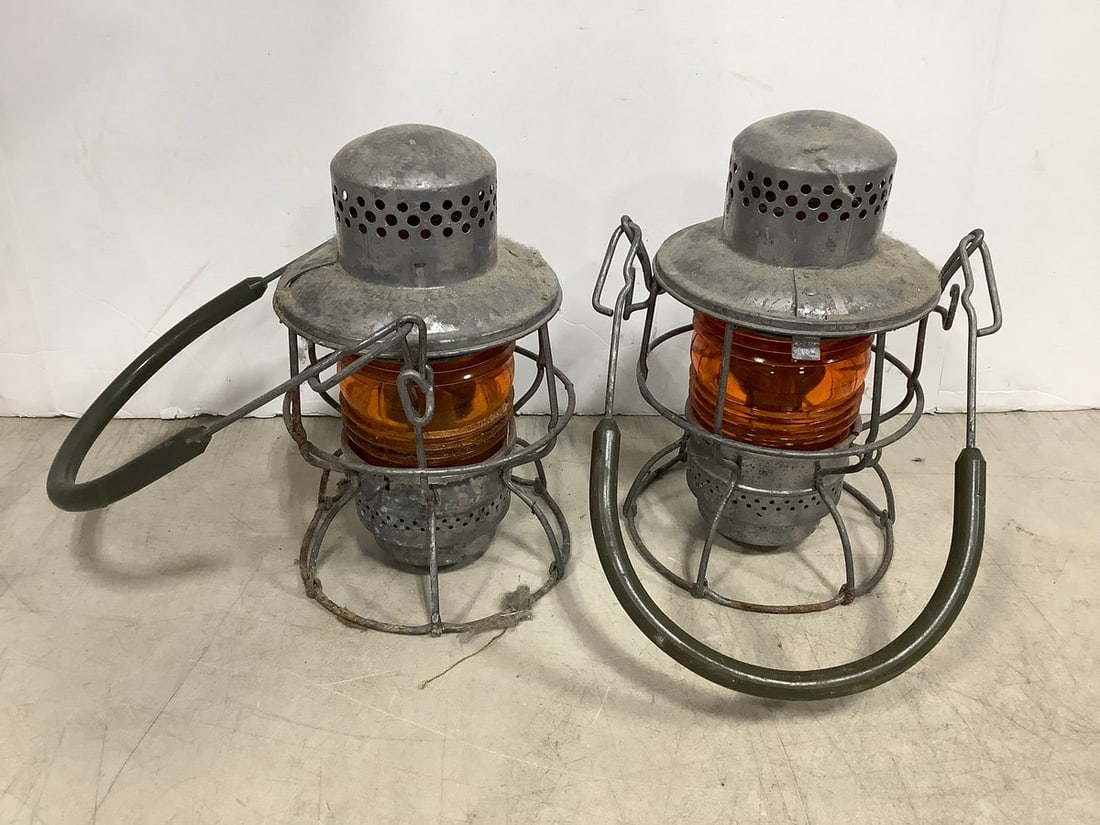 Vintage lanterns(9.5in.tall): Vintage lanterns(9.5in.tall)