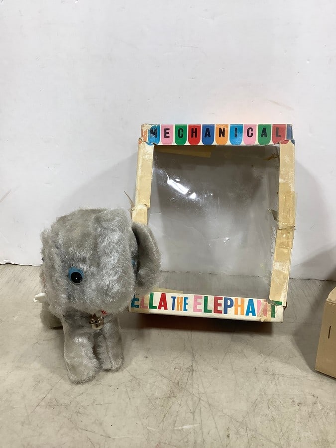 Vintage Ella the Elephant mechanical toy: Vintage Ella the Elephant mechanical toy