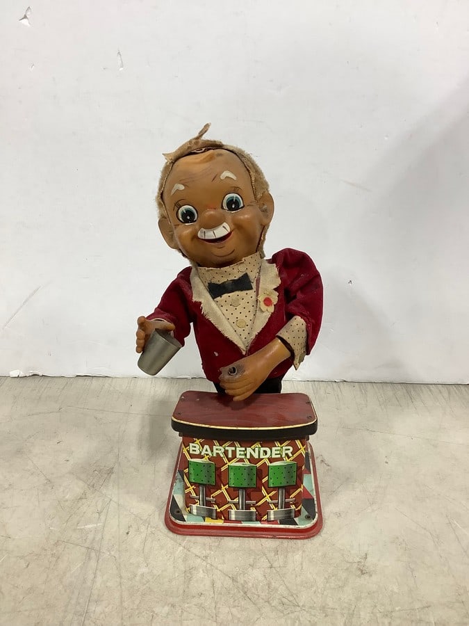 Vintage Charlie Weaver bartender tin toy (1 of 1)