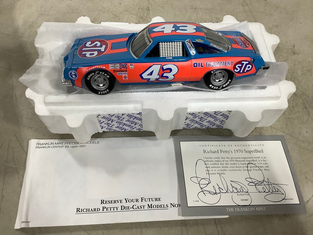 The Franklin Mint 1979 Oldsmobile #43 Richard Petty car model: The Franklin Mint 1979 Oldsmobile #43 Richard Petty car model