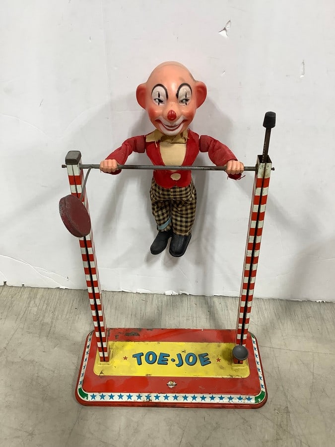 Vintage Toe Joe tin toy (1 of 1)