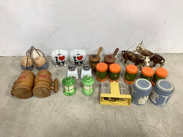 Various salt/pepper shakers(one chipped)