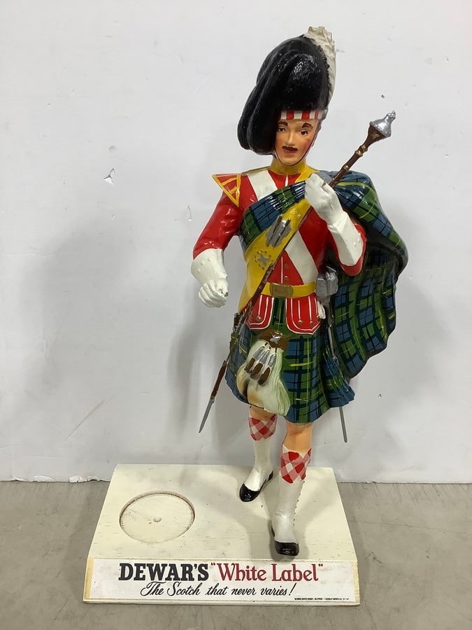 Dewar's White Label decor(21in.tall): Dewar's White Label decor(21in.tall)