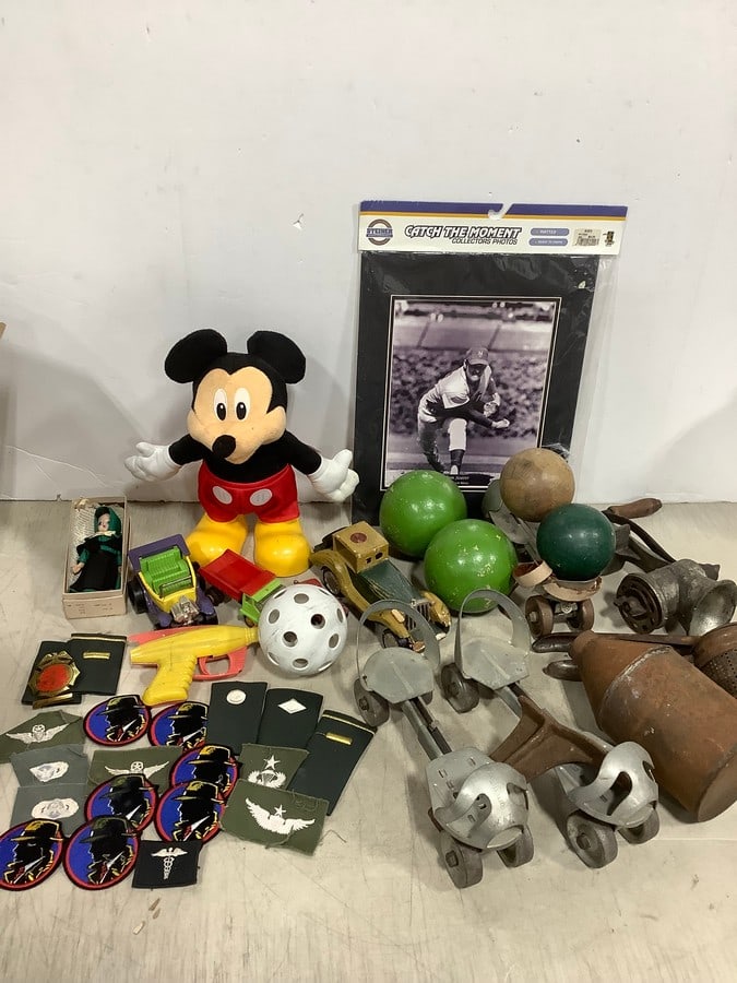 Tom Seaver matted collector print, Mickey Mouse toy doll, vintage roller skates, and more