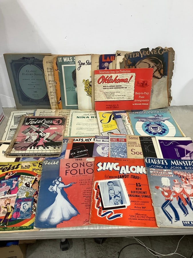Vintage music sheet pages/books: Vintage music sheet pages/books