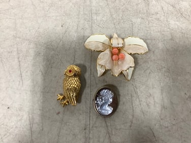 Vintage broaches