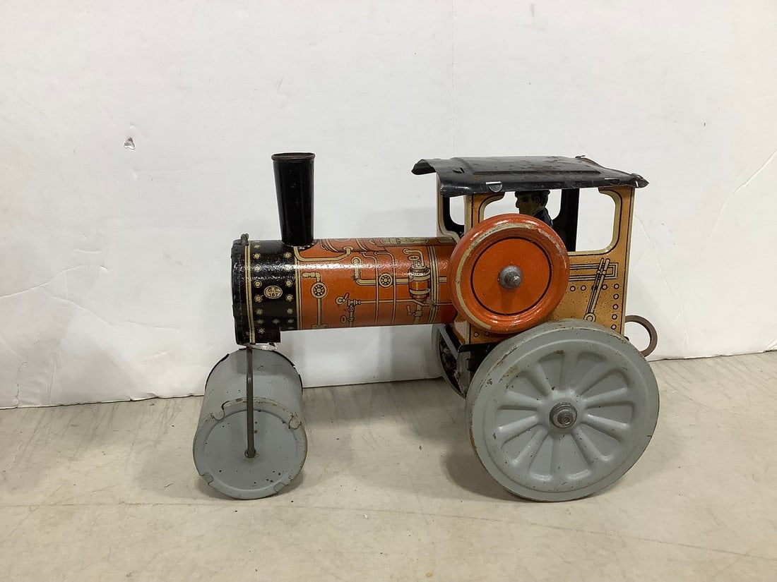 Vintage tin toy truck: Vintage tin toy truck