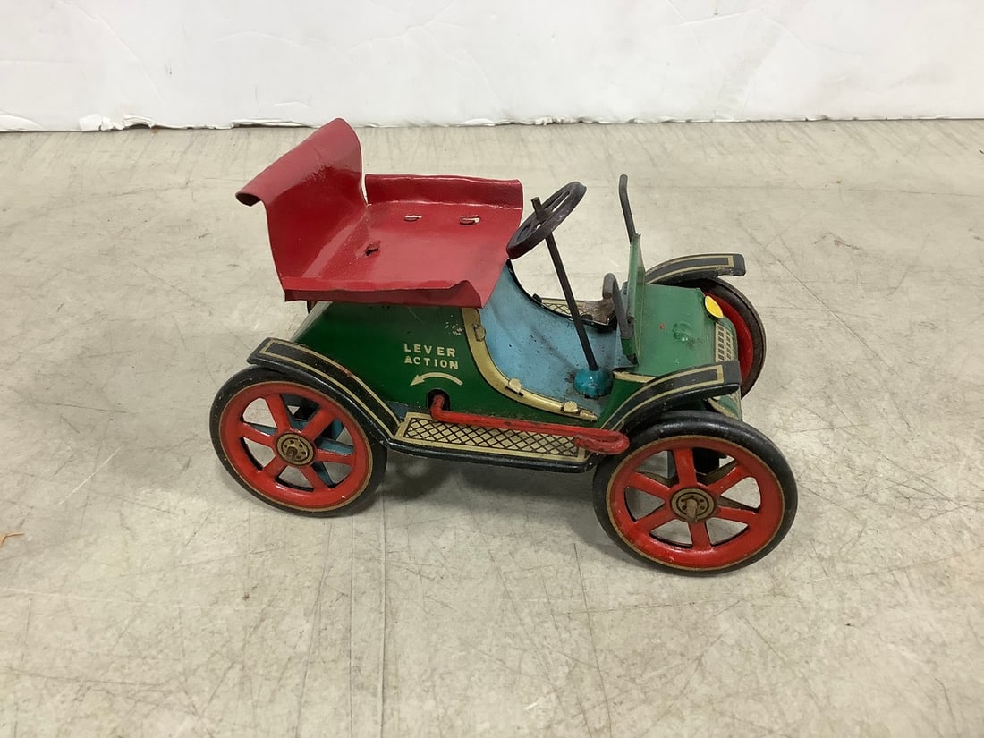 Vintage tin lever action toy car: Vintage tin lever action toy car