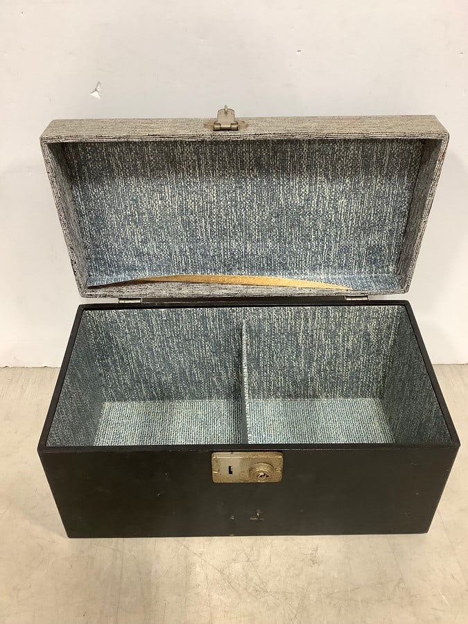 Vintage 45s Case *EMPTY* (8inx8inx15in) (1 of 1)