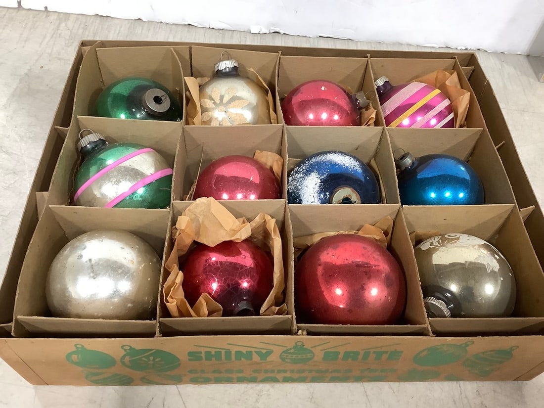 Vintage Christmas Ornaments: Vintage Christmas Ornaments
