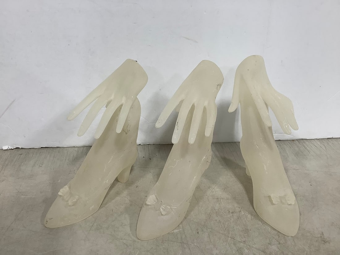 Resin hand/heel statues(8.5in.tall) (1 of 1)