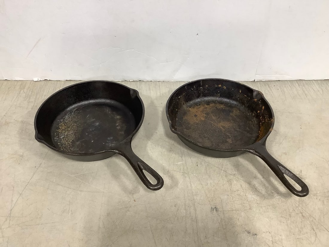 Cast iron pans: Cast iron pans