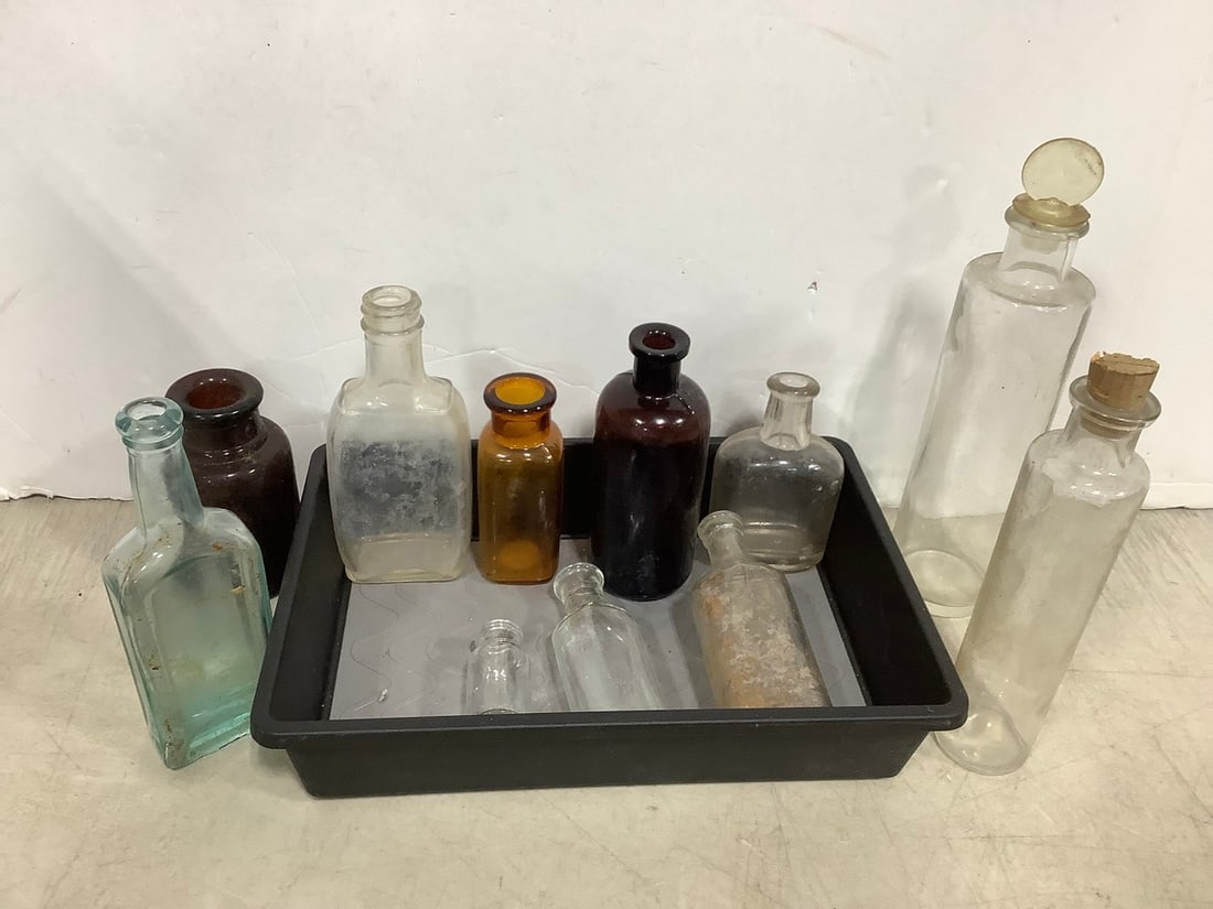 Vintage Glass Bottles: Vintage Glass Bottles