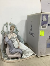 Ceramic Lladro Figurine (14in Tall)