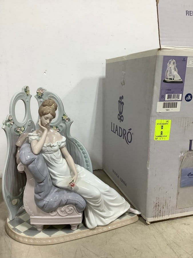 Ceramic Lladro Figurine (14in Tall) (1 of 1)