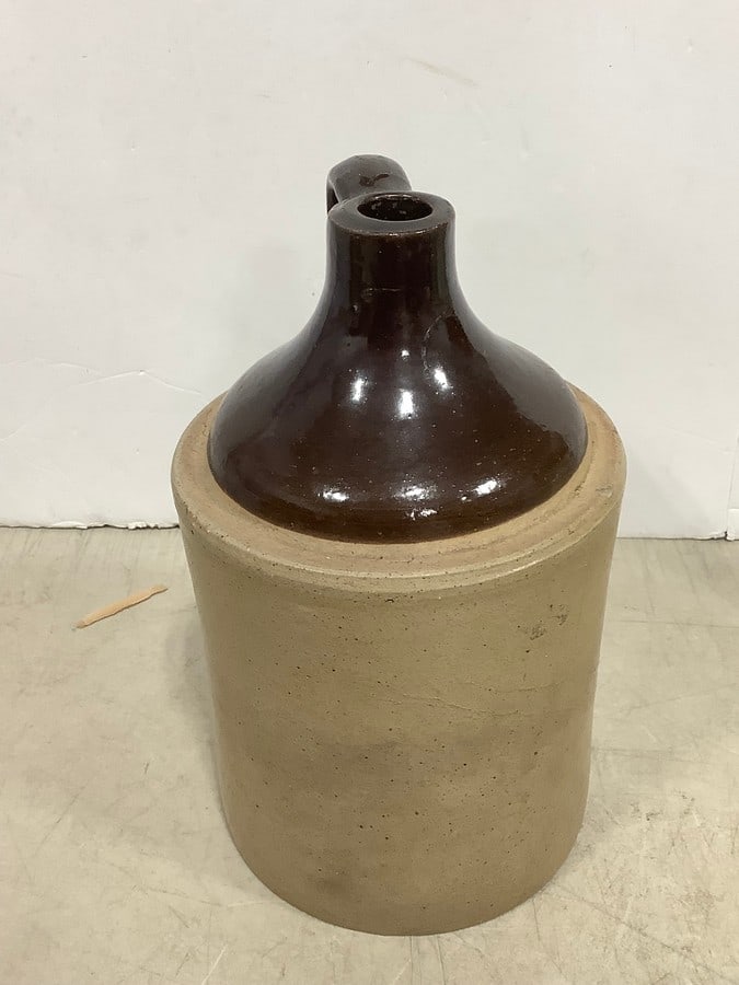 1/2 gallon stoneware jug (1 of 1)