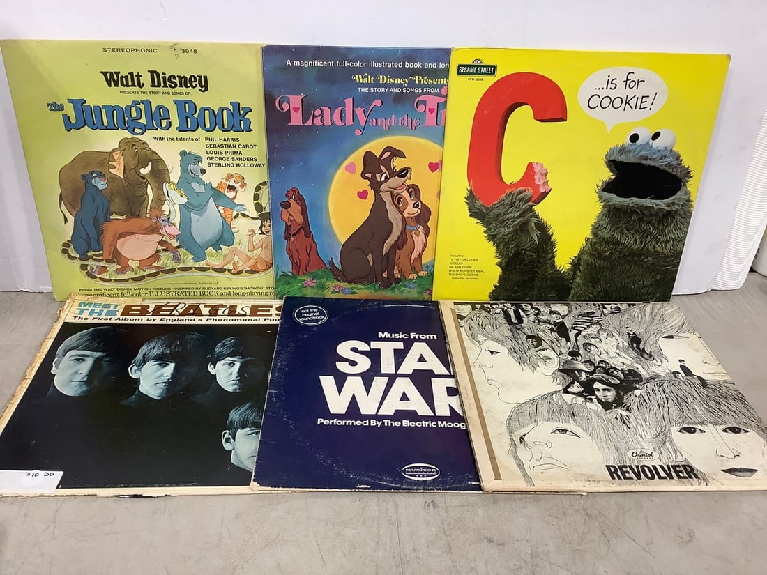 Vintage records(Lady and the Tramp, The Jungle Book, The Beatles, and more): Vintage records(Lady and the Tramp, The Jungle Book, The Beatles, and more)