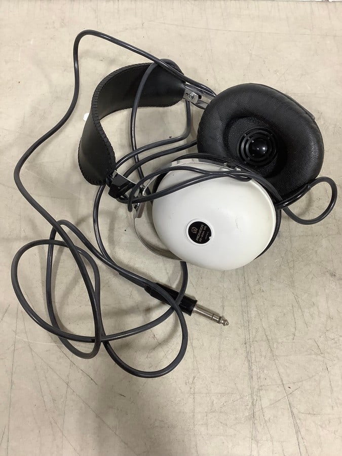 Pioneer noise cancelling headphones(SE-20A): Pioneer noise cancelling headphones(SE-20A)