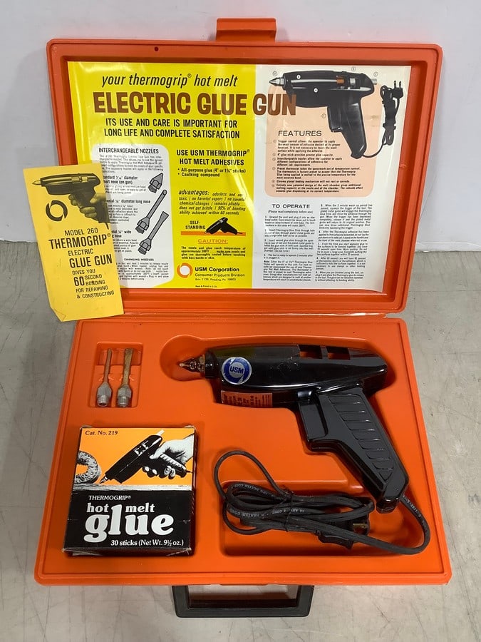 Electric Glue Gun Set *new in box*: Electric Glue Gun Set *new in box*