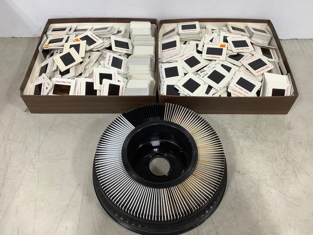 Vintage 1960's/1970's Kodachrome slides and carousel organizer (1 of 1)
