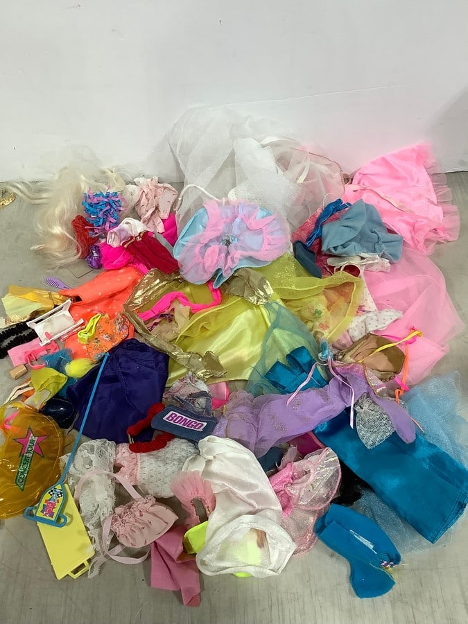 Barbie doll clothing/accessories: Barbie doll clothing/accessories
