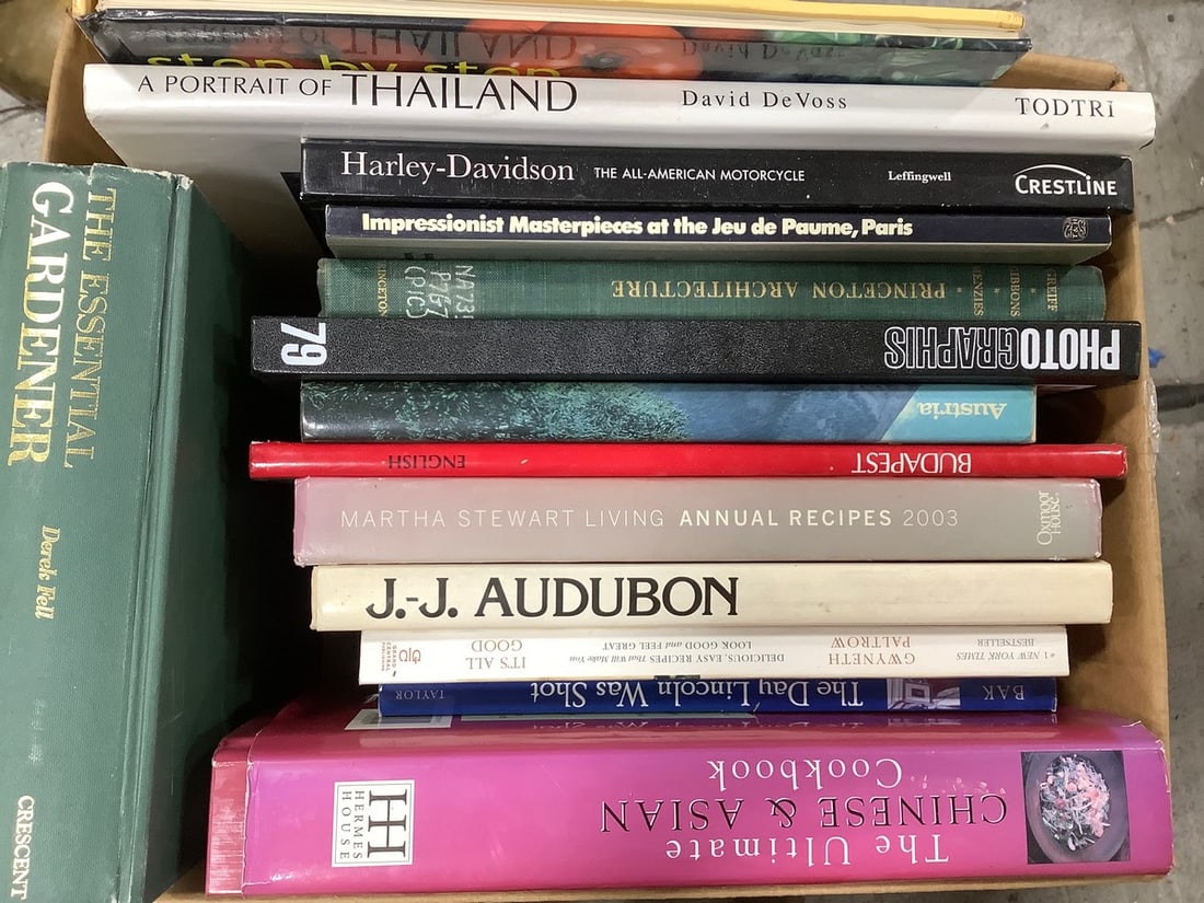 Various books(A Portrait of Thailand, Harley-Davidson, The Essential Gardener, and more): Various books(A Portrait of Thailand, Harley-Davidson, The Essential Gardener, and more)
