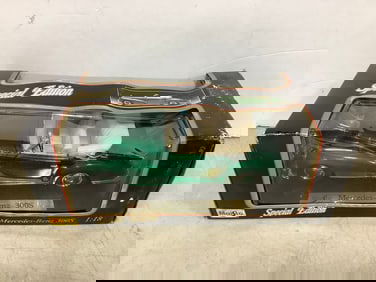 Maisto Mercedes Benz 300S Diecast Car *in box*