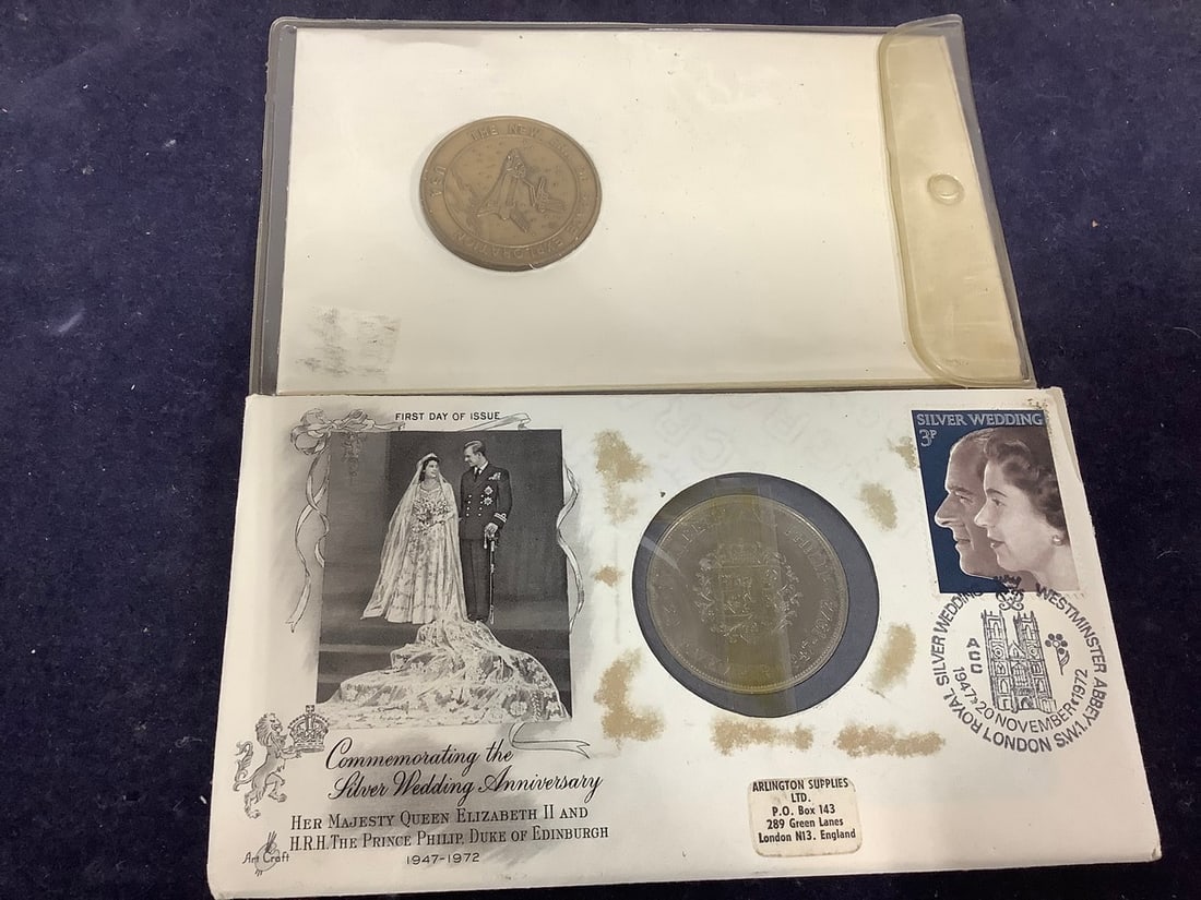 Shuttle Crew Emblem, and Royal Silver Wedding Coin: Shuttle Crew Emblem, and Royal Silver Wedding Coin
