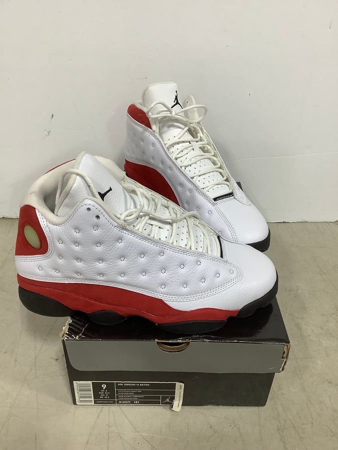 Air Jordan 13 Retro Sneakers (Size: 9): Air Jordan 13 Retro Sneakers (Size: 9)