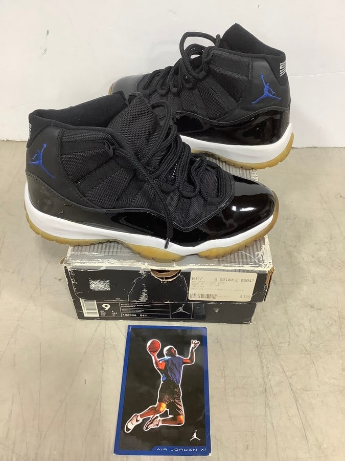 Air Jordan 11 Spacejam Retro Sneakers (Size: 9): Air Jordan 11 Spacejam Retro Sneakers (Size: 9)