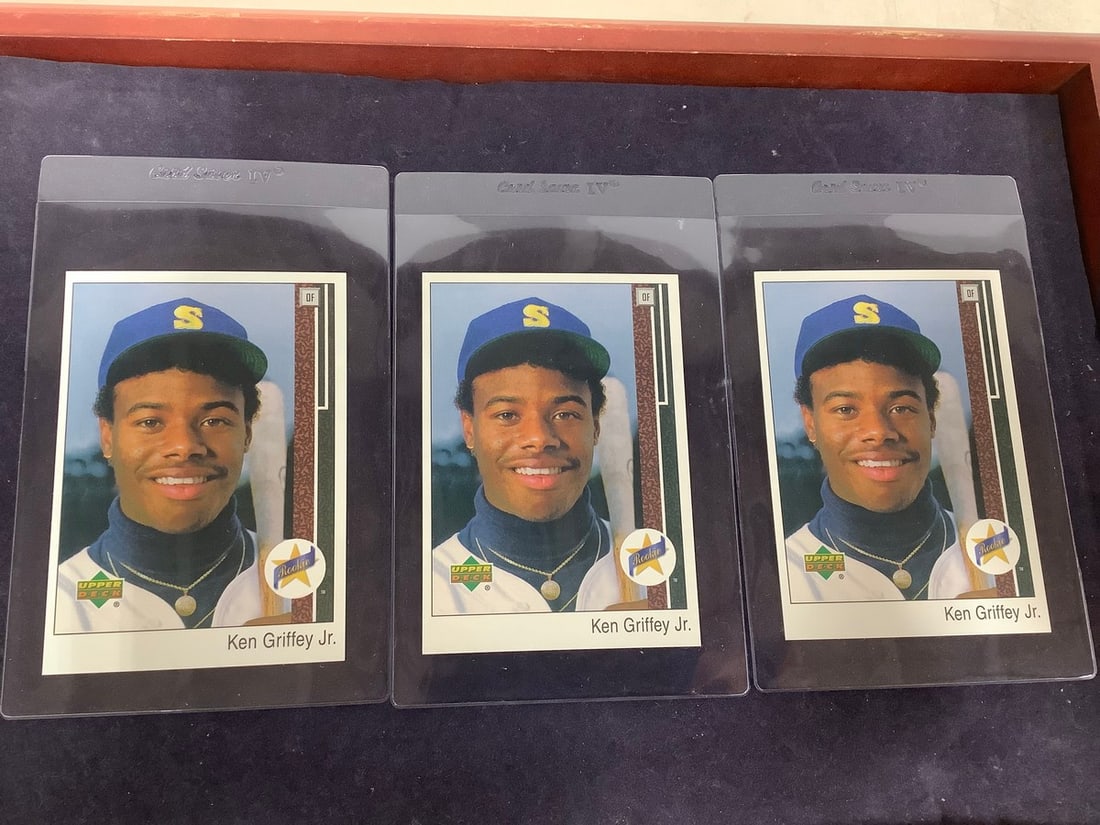 Ken Griffey Jr. Baseball Cards (3.5inx5in): Ken Griffey Jr. Baseball Cards (3.5inx5in)