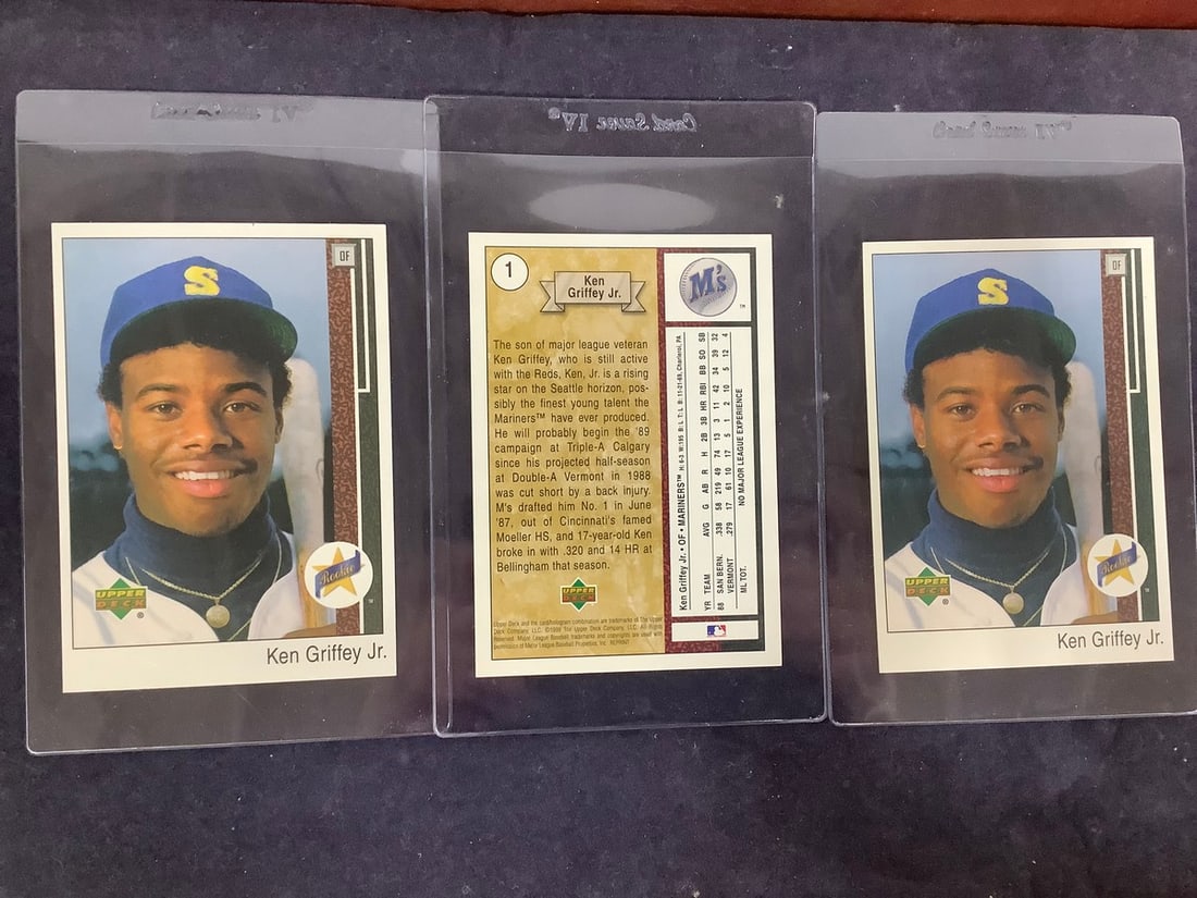 Ken Griffey Jr. Baseball Cards (3.5inx5in): Ken Griffey Jr. Baseball Cards (3.5inx5in)