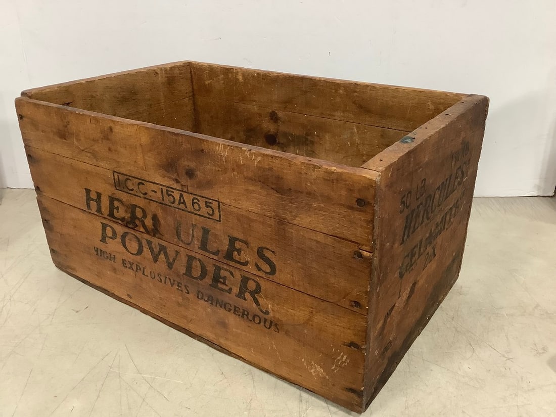 Vintage Hercules wooden crate(18in.x11in.x9.5in.): Vintage Hercules wooden crate(18in.x11in.x9.5in.)