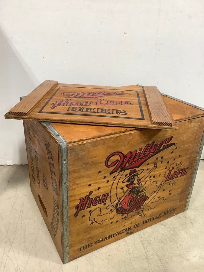 Vintage wooden crate(18in.x13.5in.x14in.): Vintage wooden crate(18in.x13.5in.x14in.)
